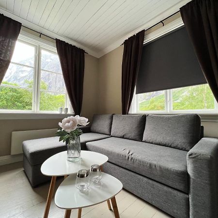 Trollveggen Stasjon Hotel Åndalsnes Buitenkant foto